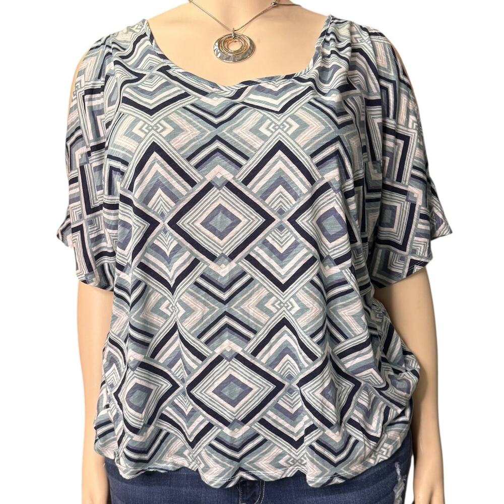 CATO Short Sleeve Cold Shoulder Top Size 2x in Teal Green, White, and Blue